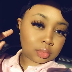 Meet your Posher, Chloe